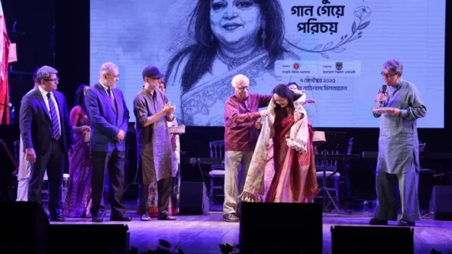 রাষ্ট্রীয় সম্মাননা পেলেন সংগীতশিল্পী সাবিনা ইয়াসমীন